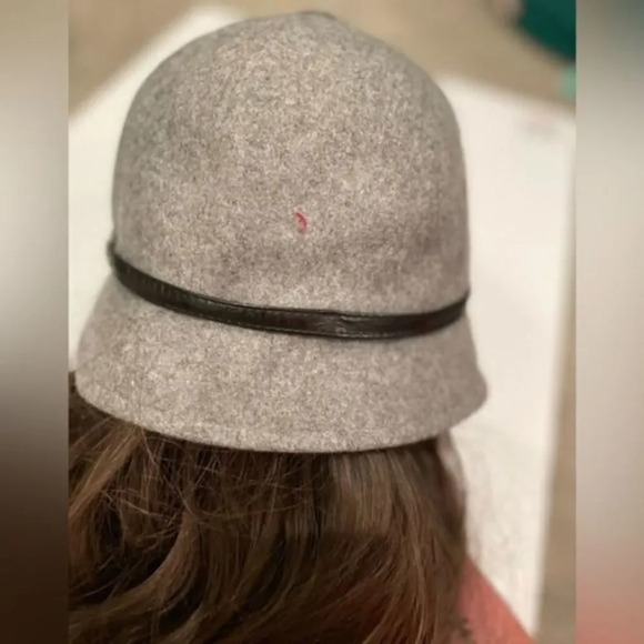 VINTAGE WOOL FELT FEDORA VINTAGE CLOCHE BUCKET HAT GREY W BLACK ACCENT BAND… - Picture 4 of 9